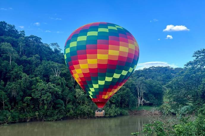 Passeio de balão na serra do Rio de Janeiro