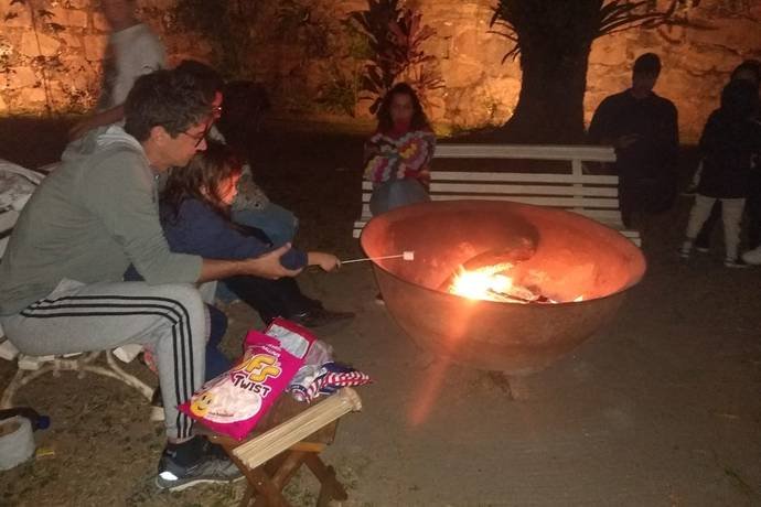 Experiência noturna sob o céu da fazenda