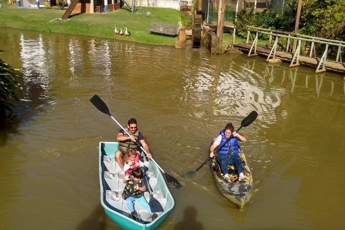 Passeio no lago e pescaria na fazenda