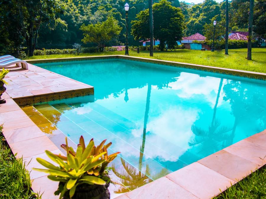 Piscina e jardins do Estâncias Duvivier Hotel