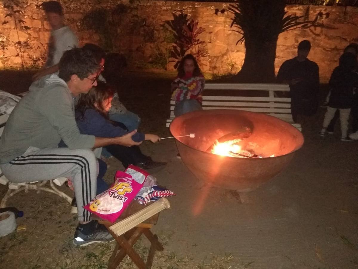 Fogueira e experiência noturna no hotel fazenda